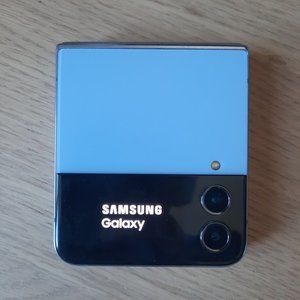 Samsung Galaxy Z Flip 4 For Parts. Pin Locked Carrier Unlocked - Blue 128GB